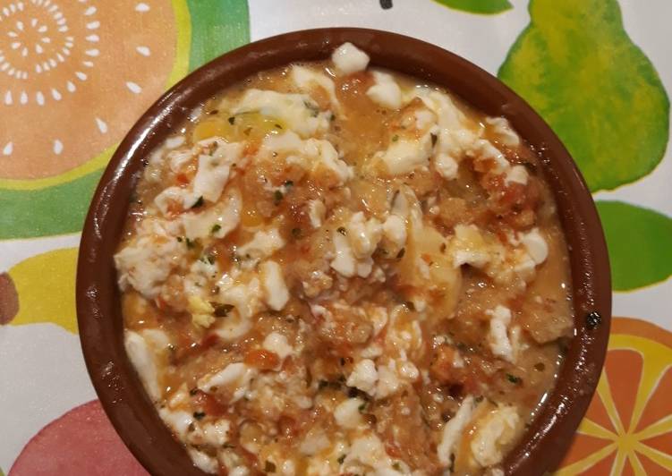 Migas rápidas de huevo con tomate