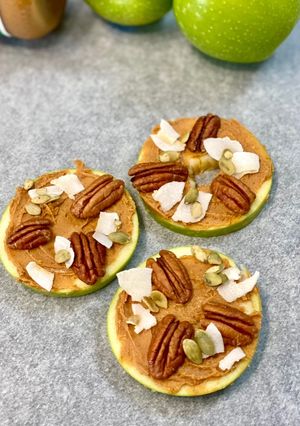 Une photo de Rondelles de pomme a la pâte d’arachides