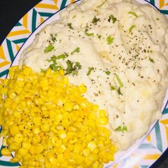 A picture of White sauce pasta with garlic corns.