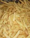 Papas fritas con salsa cheddar