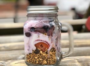Una foto de Granola frutos rojos