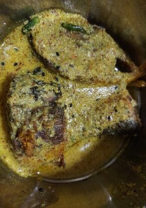 সর্ষে ইলিশ ঝাল(shorshe ilish jhal recipe in Bengali) রেসিপির প্রধান ছবি