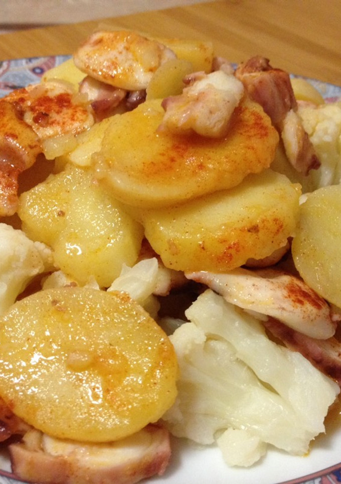 Una foto de Pulpo con coliflor