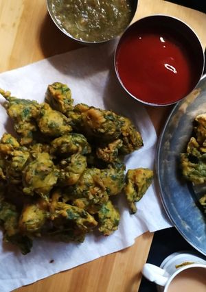 हरे भरे पकोड़े (Hare bhare pakode recipe in hindi) रेसिपी मुख्य फोटो