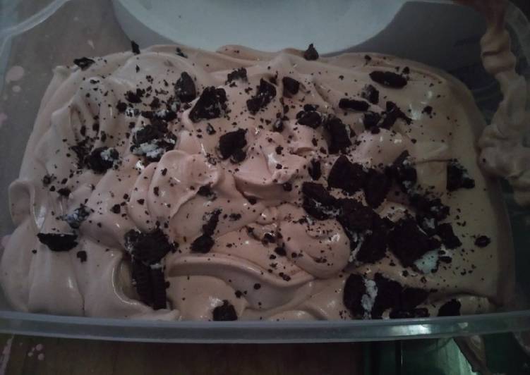 12 Resep: Es Krim Cokelat Homemade yang Menggugah Selera!