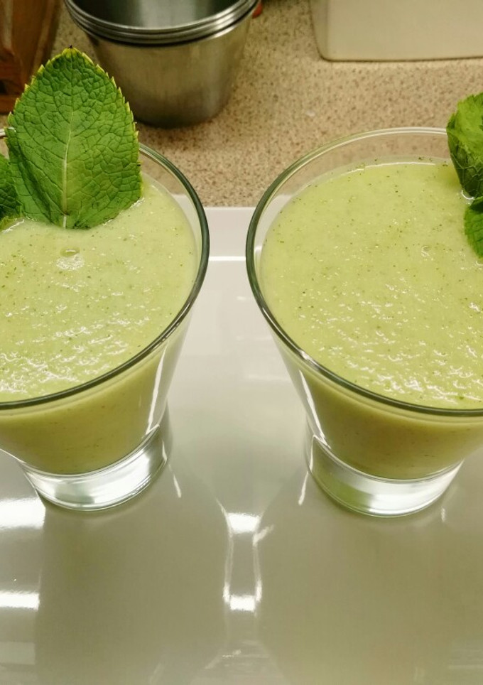 Una foto de Sopa fría verde
