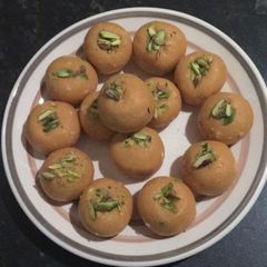 A picture of Gram flour ladoo.