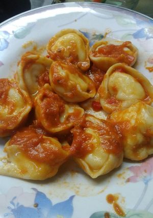 Una foto de Capelettini de ricotta y pollo masa casera y económica🍝