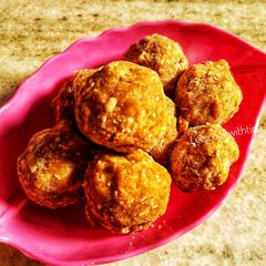 A picture of Atta Ladoo.