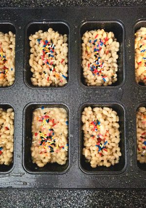 A picture of Sprinkle Marshmallow Krispy Treats.