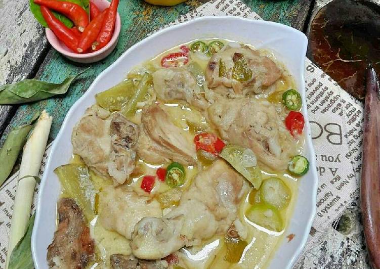 Resep Garang Asem Ayam Bumbu Iris Enakkk oleh Alexandria Keny - Cookpad