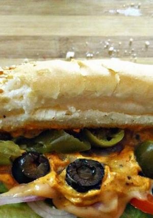 A picture of Ranch onion sauce sandwich.