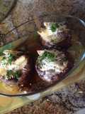 Champiñones rellenos con pasta al gratín