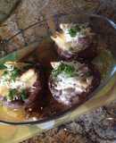Champiñones rellenos con pasta al gratín