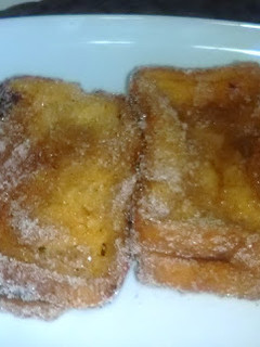 Una foto de Torrijas rellenas de natillas de chocolate