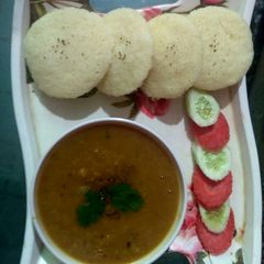 A picture of Sambar idli.