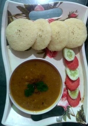 A picture of Sambar idli.