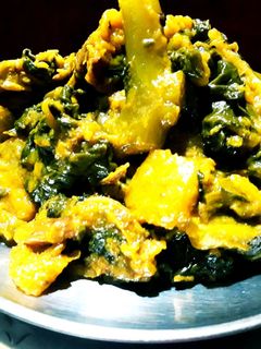 মাছের মাথা দিয়ে পুঁই শাক কুমড়ো(macher matha diye pui shak kumro recipe in Bengali) রেসিপির প্রধান ছবি
