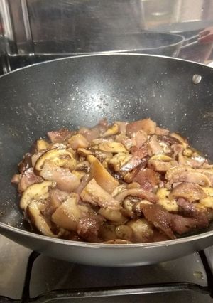 Foto principal de Wok de morro de cerdo salteado con shiitake