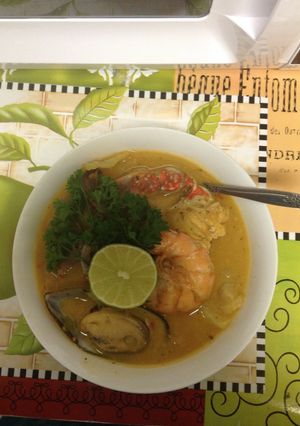 Una foto de Sopa de mariscos con leche de coco