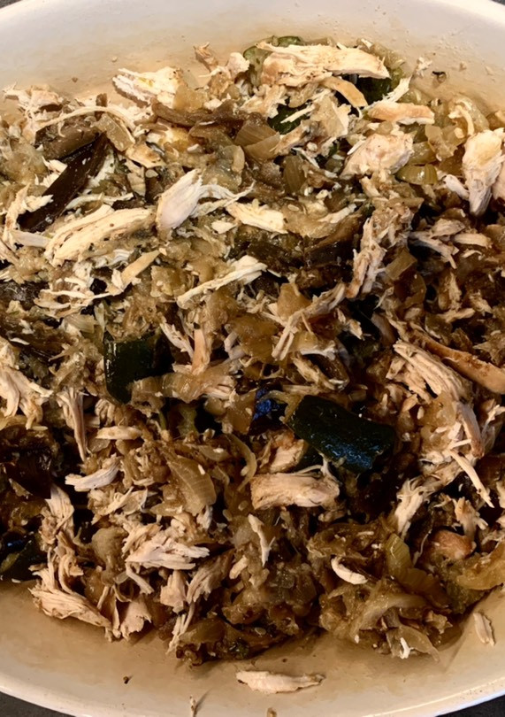 Una foto de Shawarma de pollo con verduras en la crockpot 🍗