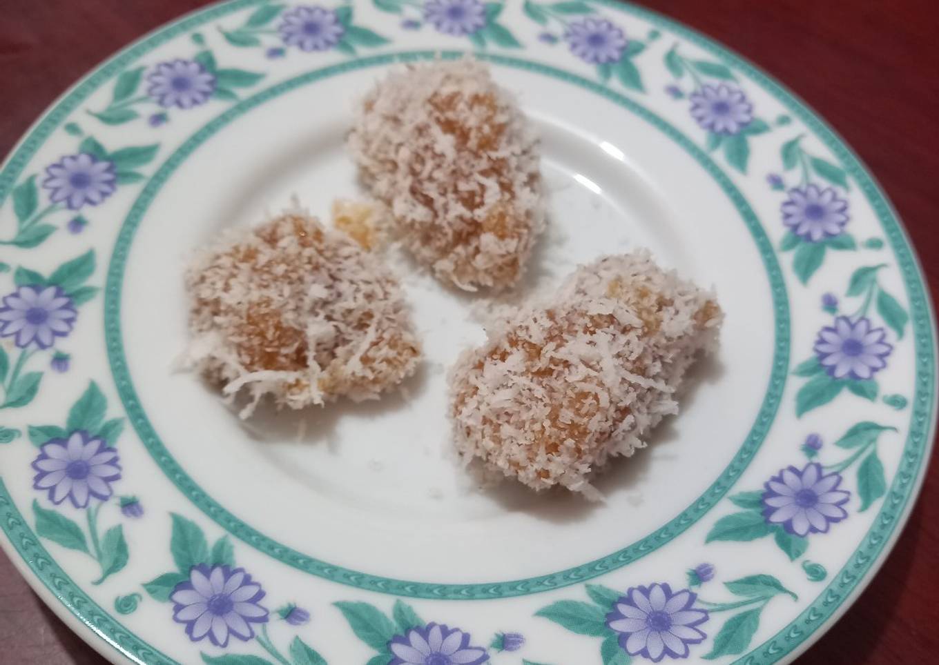 Kue Bakul Lapis Kelapa