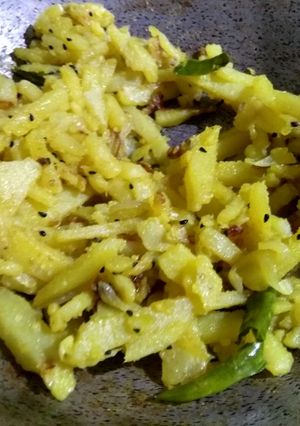 A picture of Aloo bhaja.