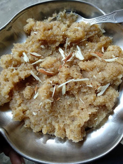 सूजी हलवा (Suji halwa recipe in Hindi) रेसिपी मुख्य फोटो