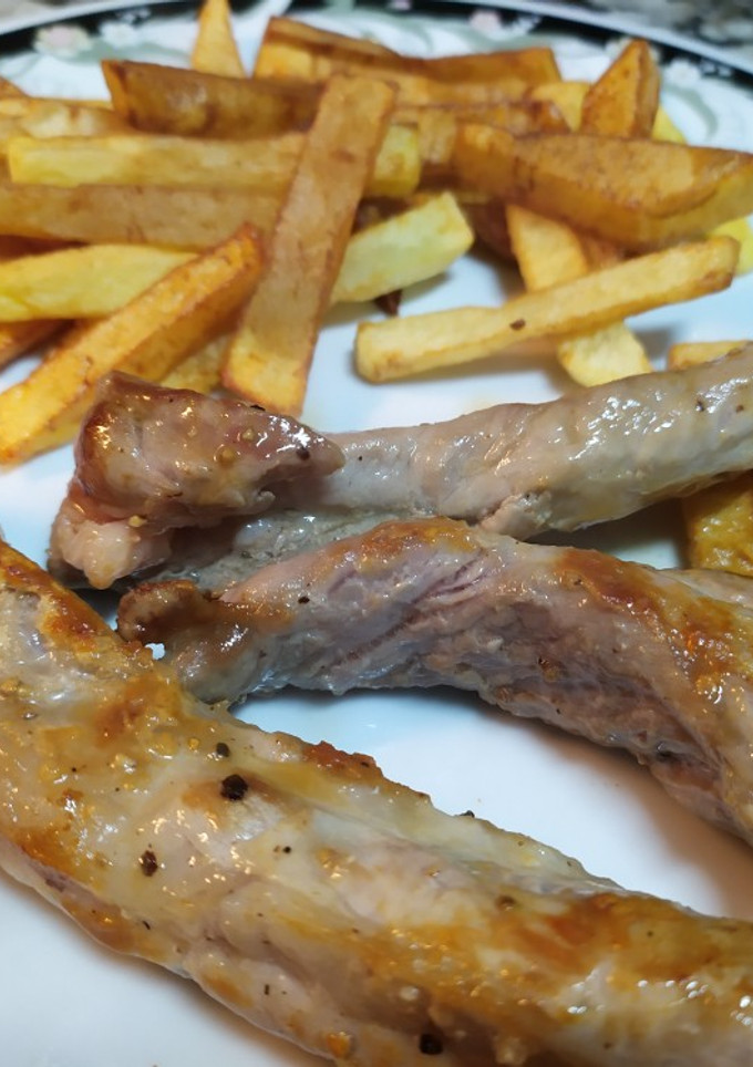 Una foto de Lagartito ibérico con patatas 🦎