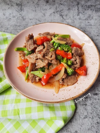 Langkah Gampang Membuat Resep 49. Brokoli Sapi Lada Hitam yang Bikin Ngiler