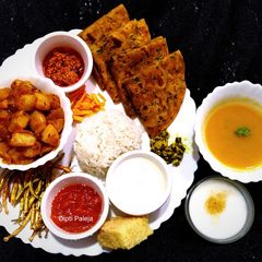 A picture of Kathiawadi Lunch Thali.