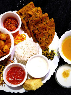 A picture of Kathiawadi Lunch Thali.
