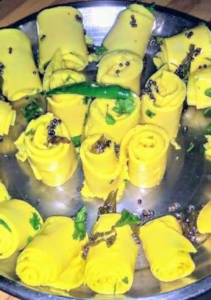 A picture of Gujrati khandavi.