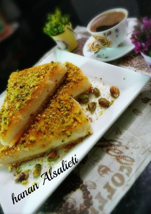صورة لوصفة بسبوسه القشطه مكونه من ثلاثة طبقات