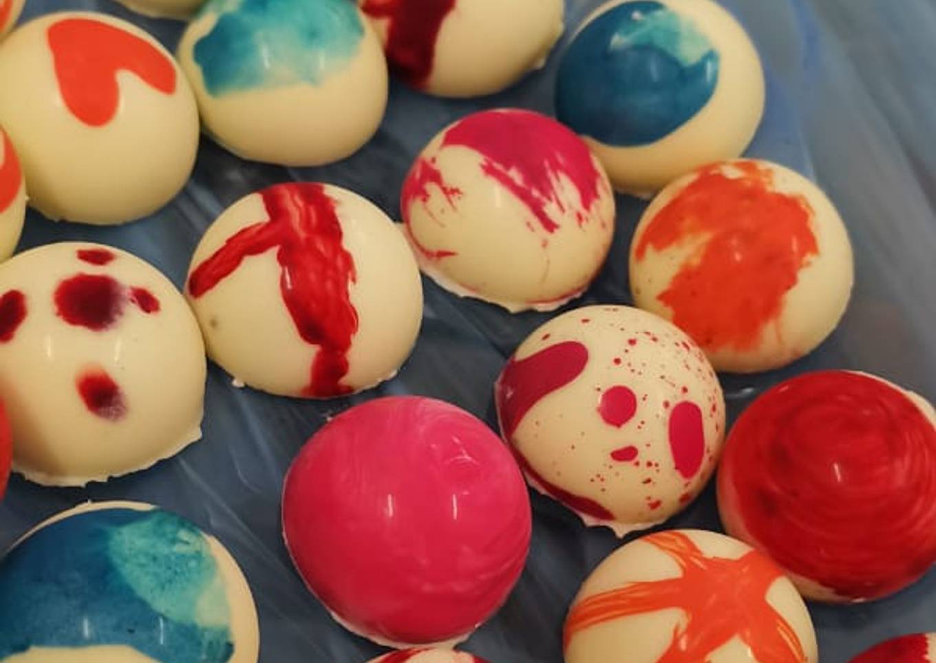 Bombones de chocolate con relleno de maracuyá