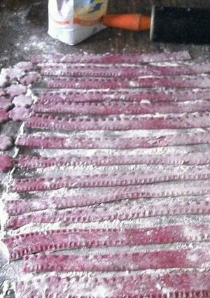 Una foto de Fideos rojos