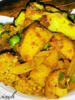 आलू गोभी मटर (Aloo gobhi matar recipe in hindi) रेसिपी मुख्य फोटो