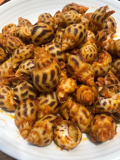Hình của món Ốc hương rang muối - cay cay mặn mặn - mồi nhậu.