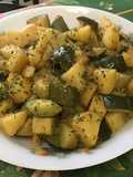 Pommes de terre et courgettes au bouillon de chapon