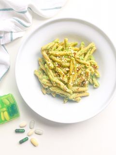 Foto di Caserecce di ceci con crema di broccoli e granella di mandorle