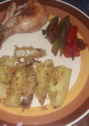 Una foto de Pollo al horno y papas al horno con queso 😊