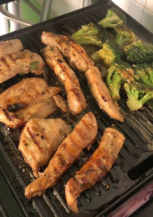 Foto principal de Pollo y brócoli 🥦 al grill, con salsa de soja y miel!!!