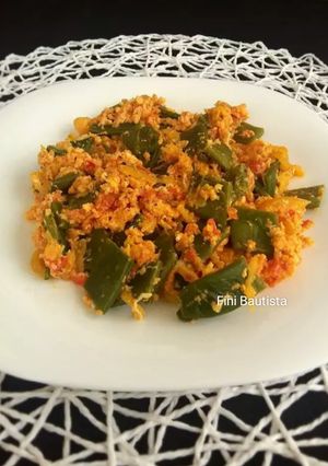 Foto principal de Huevos revueltos con judías y tomate