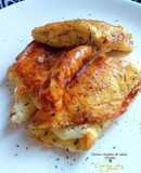 Tortilla de dos tipos de quesos, mantequilla y hierbas aromática
