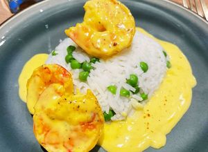 Une photo de Riz aux scampis sauce safranée