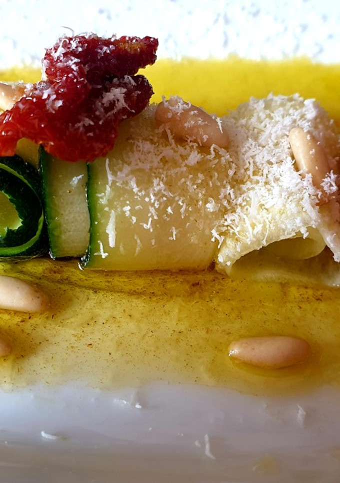 Una foto de Carpaccio de calabacín