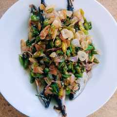 A picture of Ikan kuwe oseng rawit hijau.