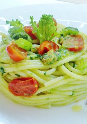 Foto di Spaghetti di grano decorticato a pietra, con cime di rapa alla pugliese
