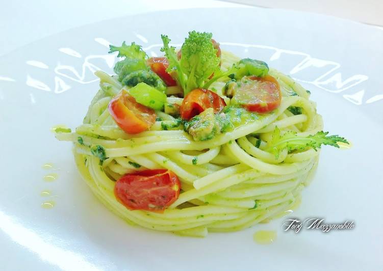 Spaghetti di grano decorticato a pietra, con cime di rapa alla pugliese