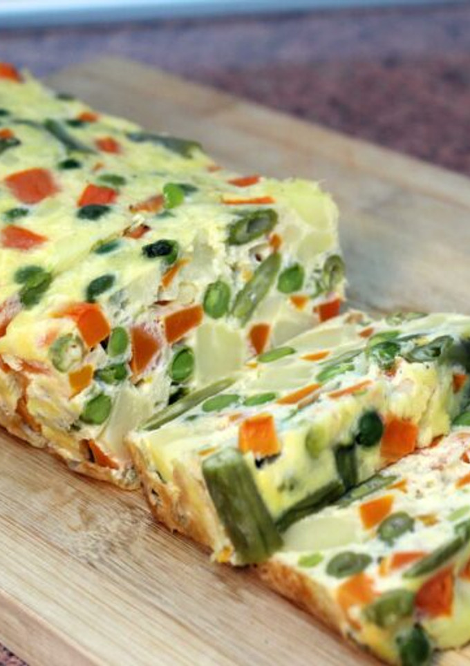 Una foto de Tortilla de colores o Tortilla de verduras al horno